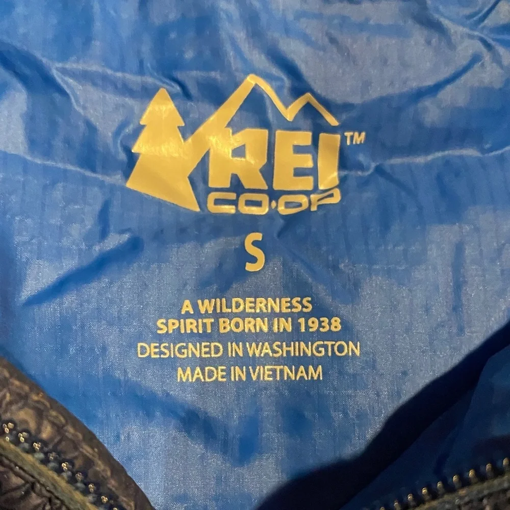 REI Black Insulated Puffer Jacket with Blue Logo and Drawcord